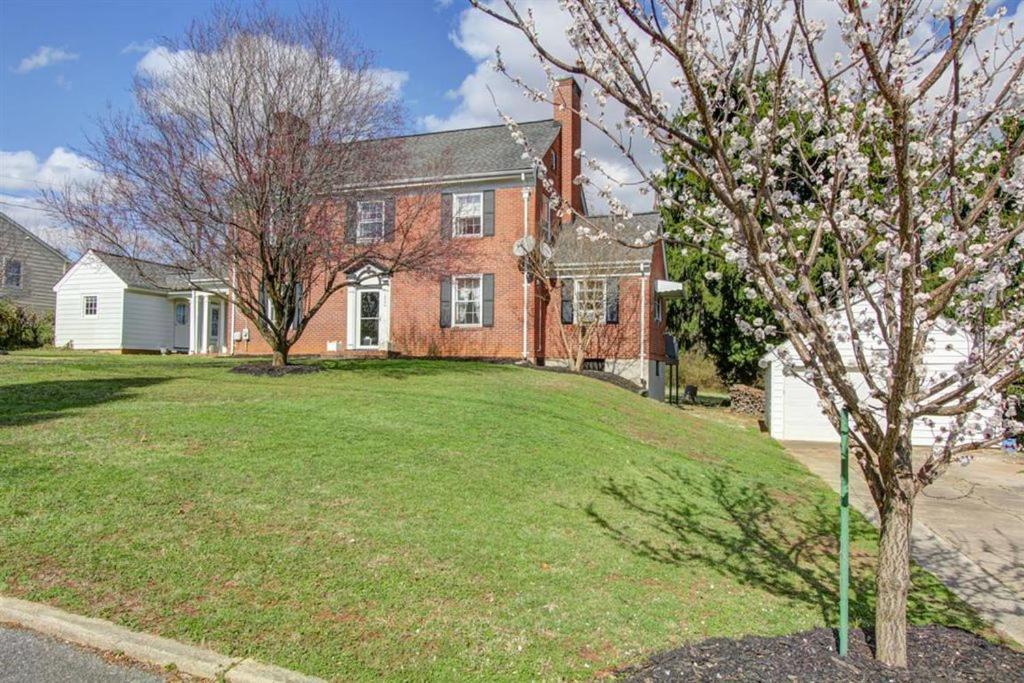 Home Sweet Home Suite #3, Near Liberty University, And Lynchburg Hospital, Deluxe Queen Size Bedroom Εξωτερικό φωτογραφία