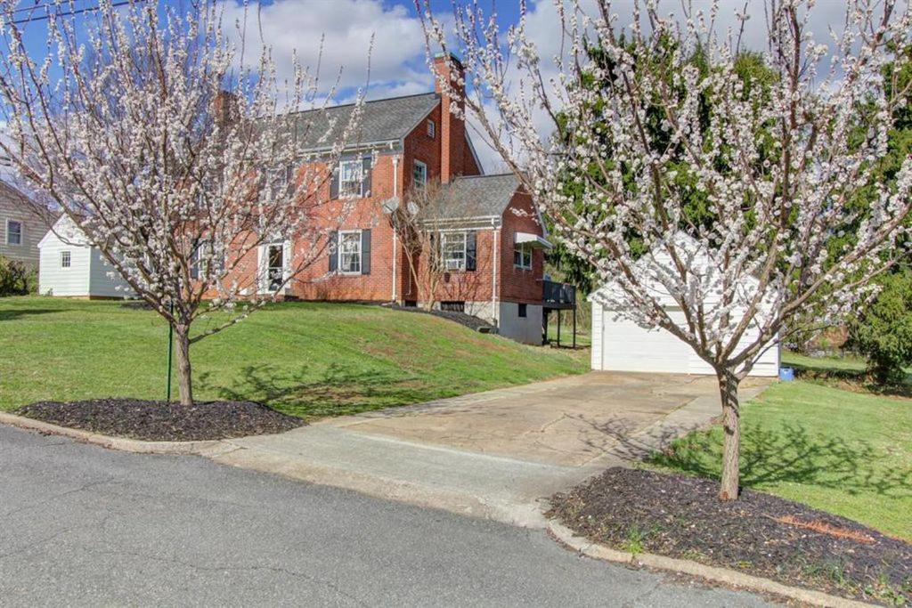 Home Sweet Home Suite #3, Near Liberty University, And Lynchburg Hospital, Deluxe Queen Size Bedroom Εξωτερικό φωτογραφία